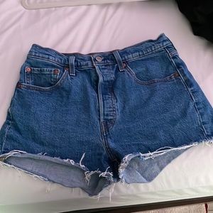 Denim shorts from Levi’s size 29.